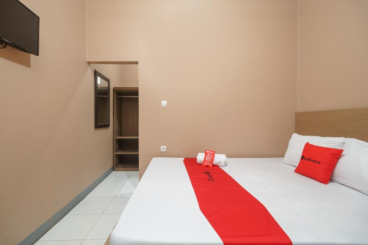 Hotel Reddoorz Syariah Near Siloam Hospitals Bulak Kapal Bekasi Exterior foto