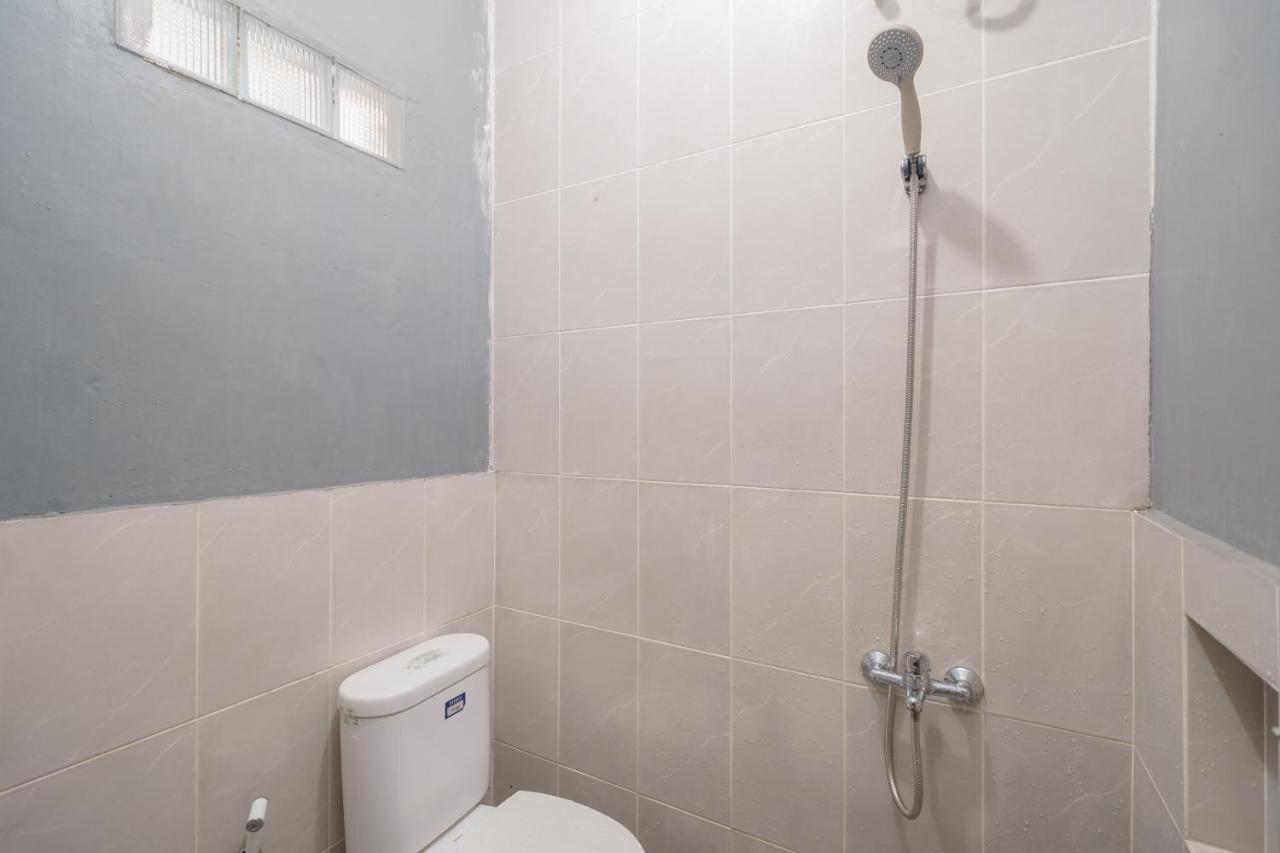 Hotel Reddoorz Syariah Near Siloam Hospitals Bulak Kapal Bekasi Exterior foto