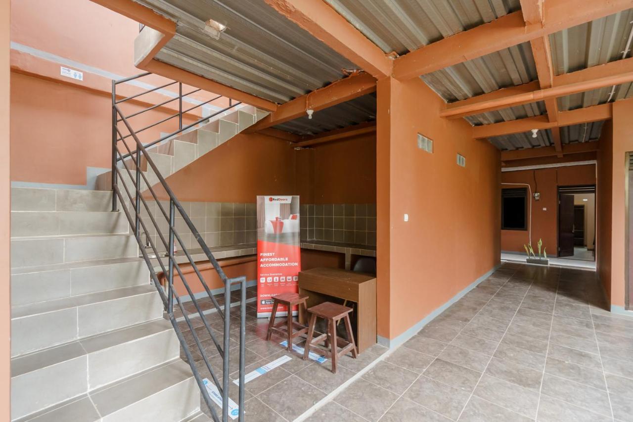 Hotel Reddoorz Syariah Near Siloam Hospitals Bulak Kapal Bekasi Exterior foto