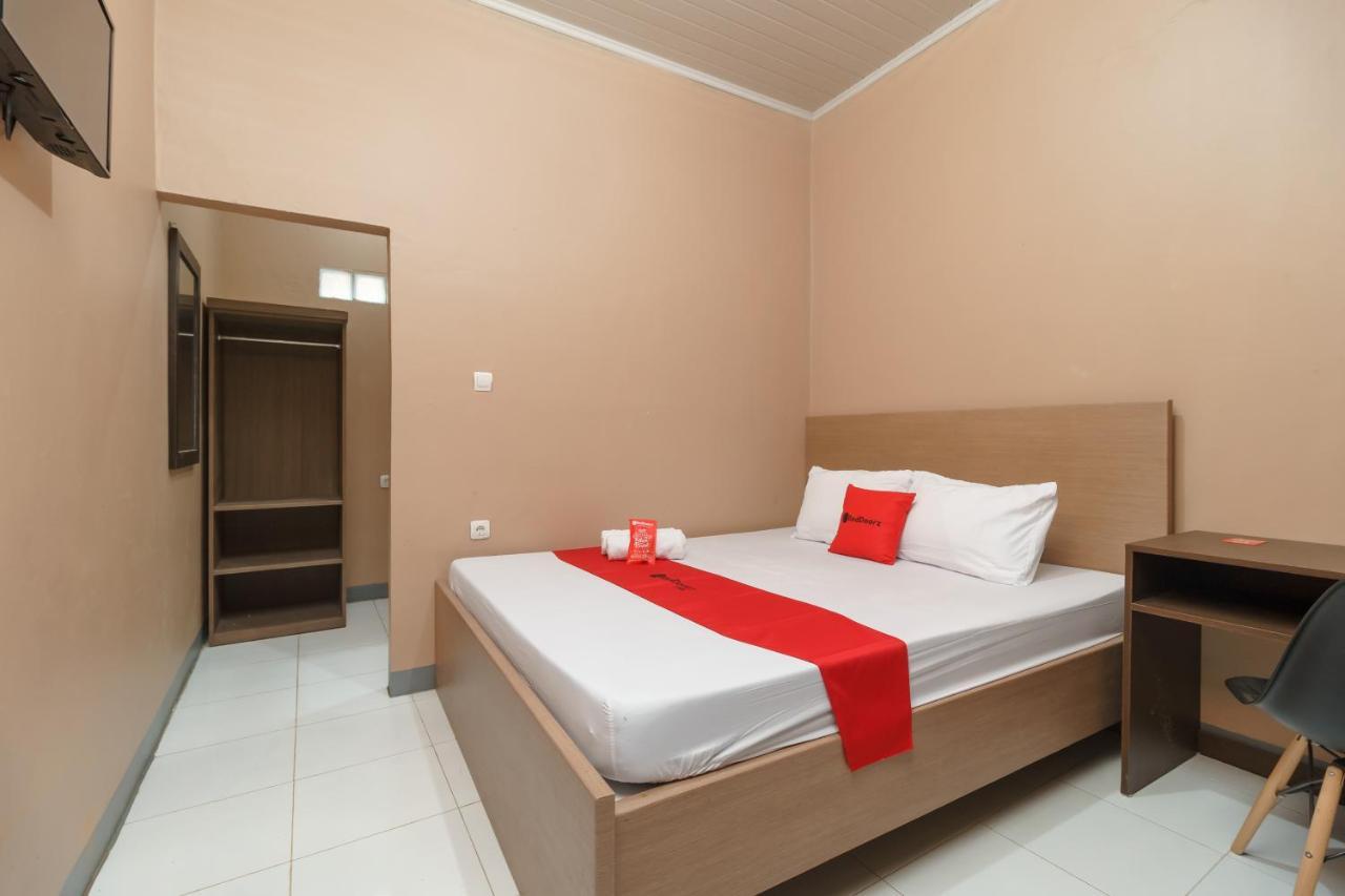 Hotel Reddoorz Syariah Near Siloam Hospitals Bulak Kapal Bekasi Exterior foto
